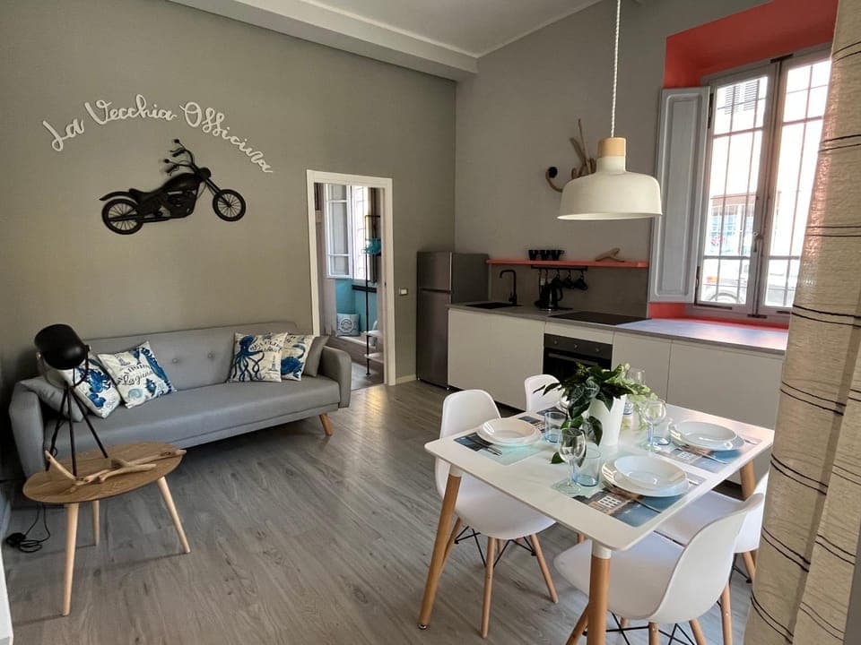 Kitchen or kitchenette, Living room, Seating area, Dining area