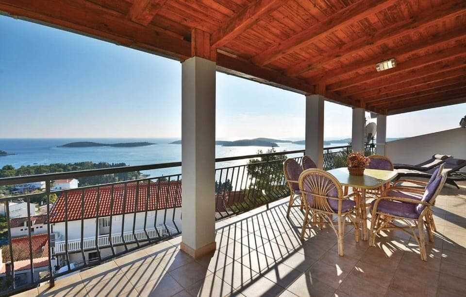 View (from property/room), Balcony/Terrace, Seating area, Sea view