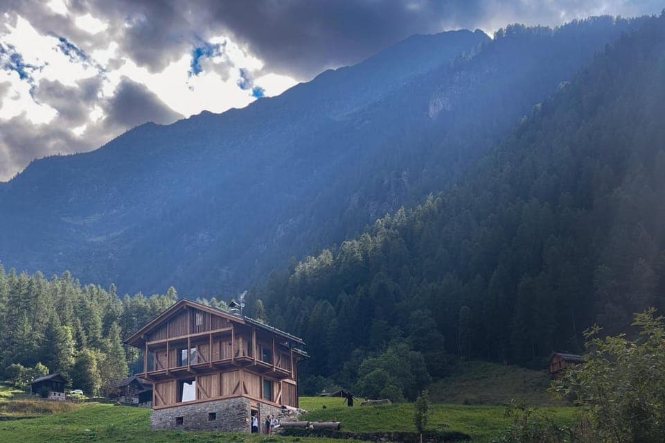 Property building, Nearby landmark, Natural landscape, Mountain view