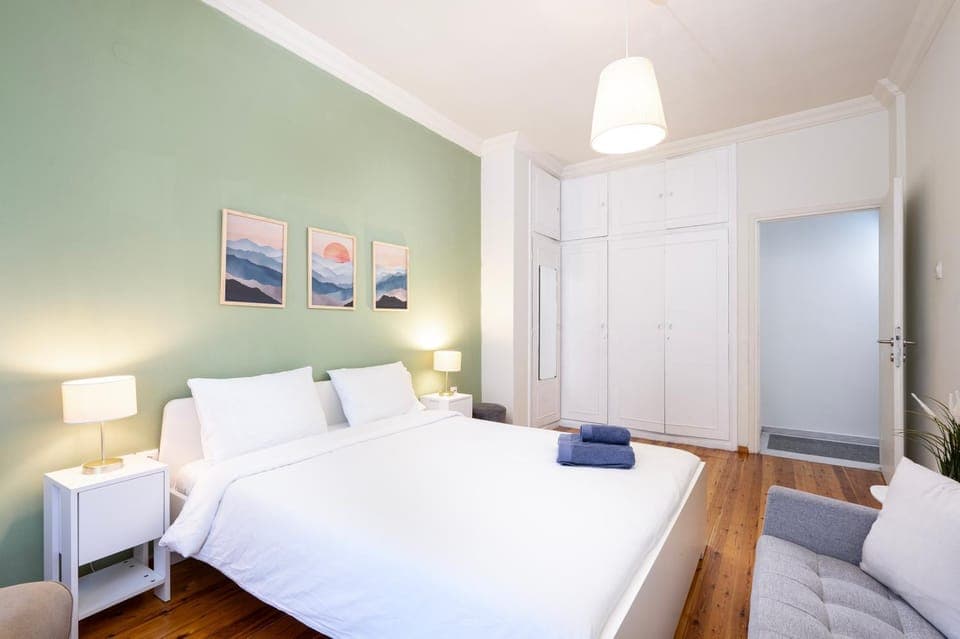 Bed, Photo of the whole room, Bedroom, towels, wardrobe