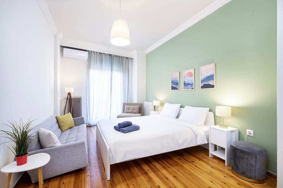 Bed, Photo of the whole room, Bedroom, towels