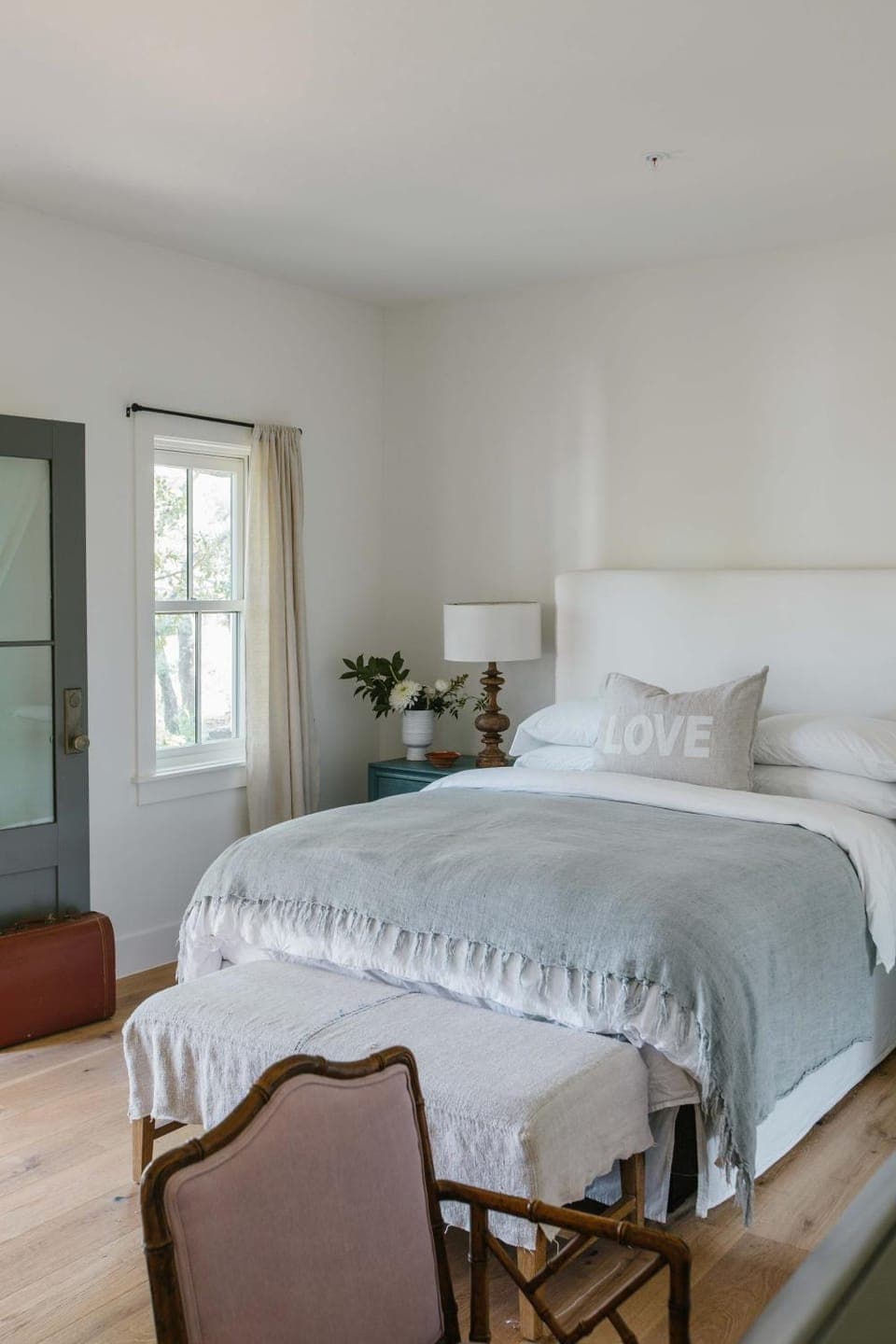 Bed, Seating area, Bedroom