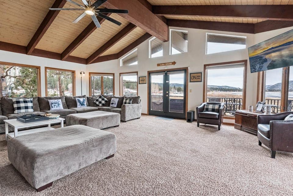 TV and multimedia, View (from property/room), Living room, Seating area, fireplace
