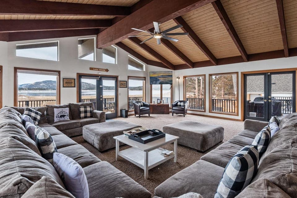 Living room, Seating area