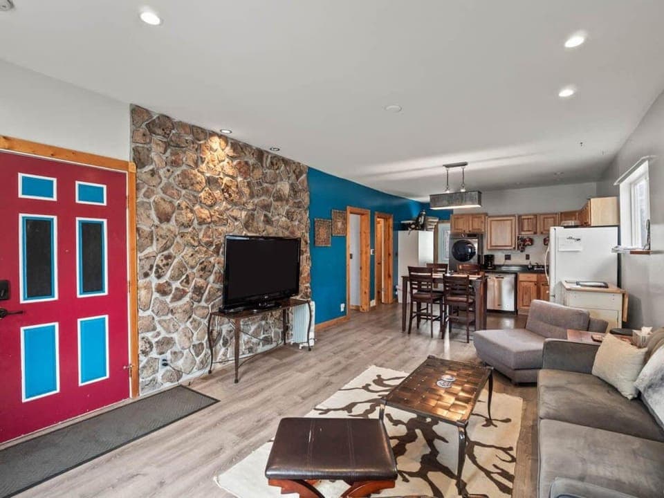 TV and multimedia, Kitchen or kitchenette, Living room, Dining area