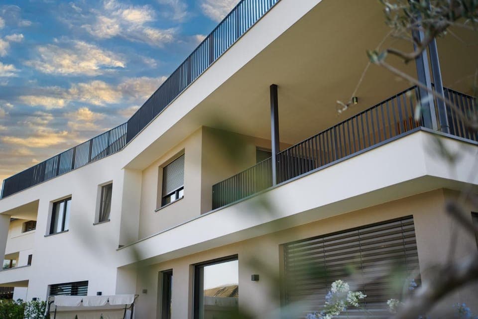 Property building, Staff