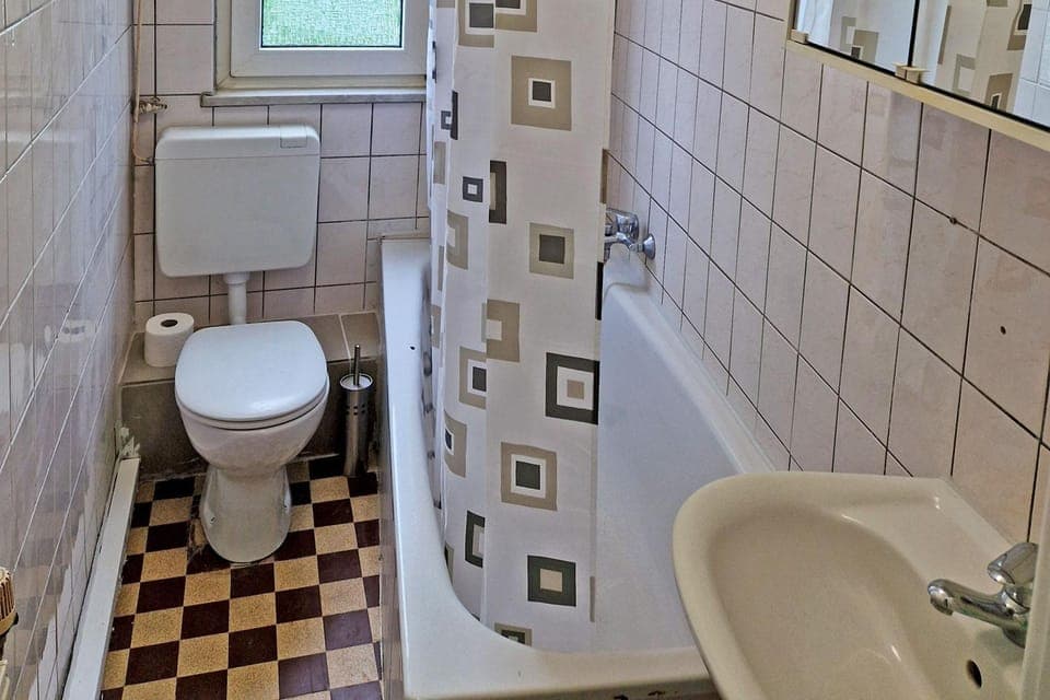 Shower, Toilet, Bathroom, Bath, towels