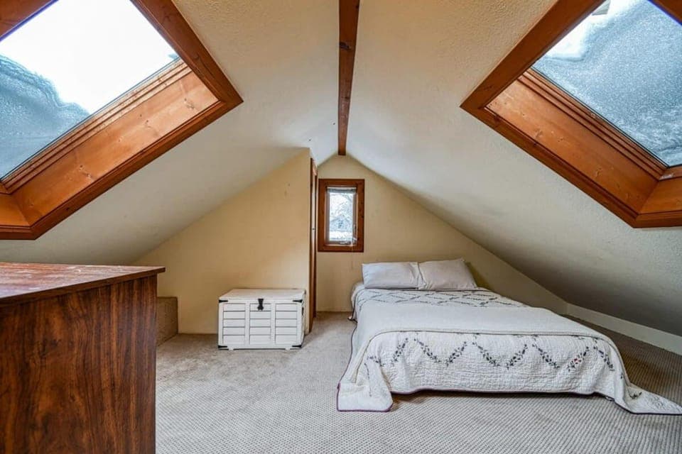 Bed, Bedroom