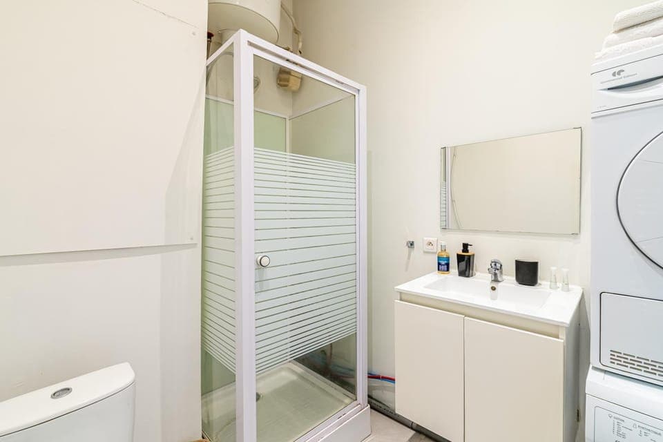 Shower, Bathroom, washing machine, dryer