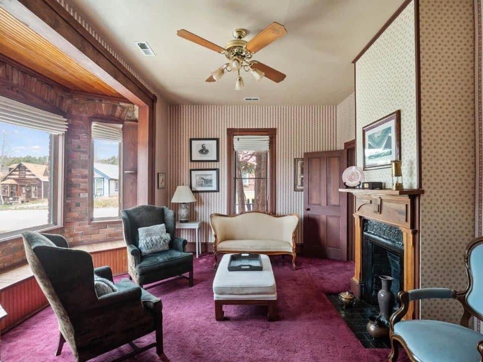 Living room, Seating area