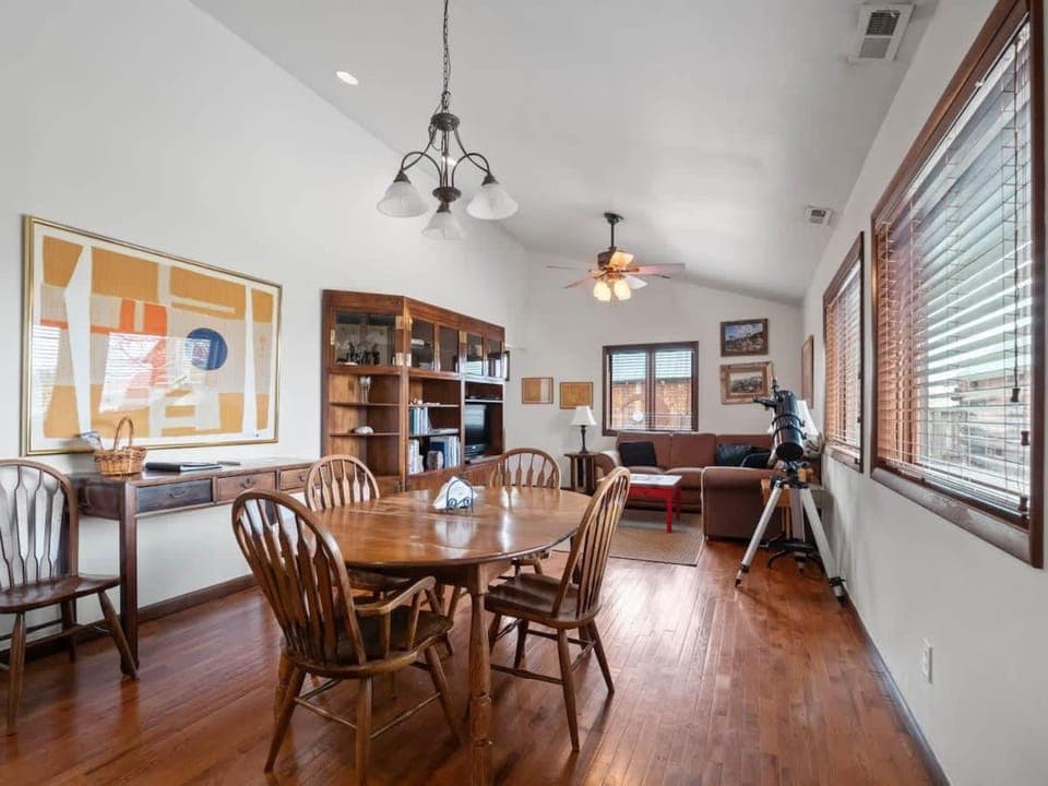 Living room, Seating area, Dining area