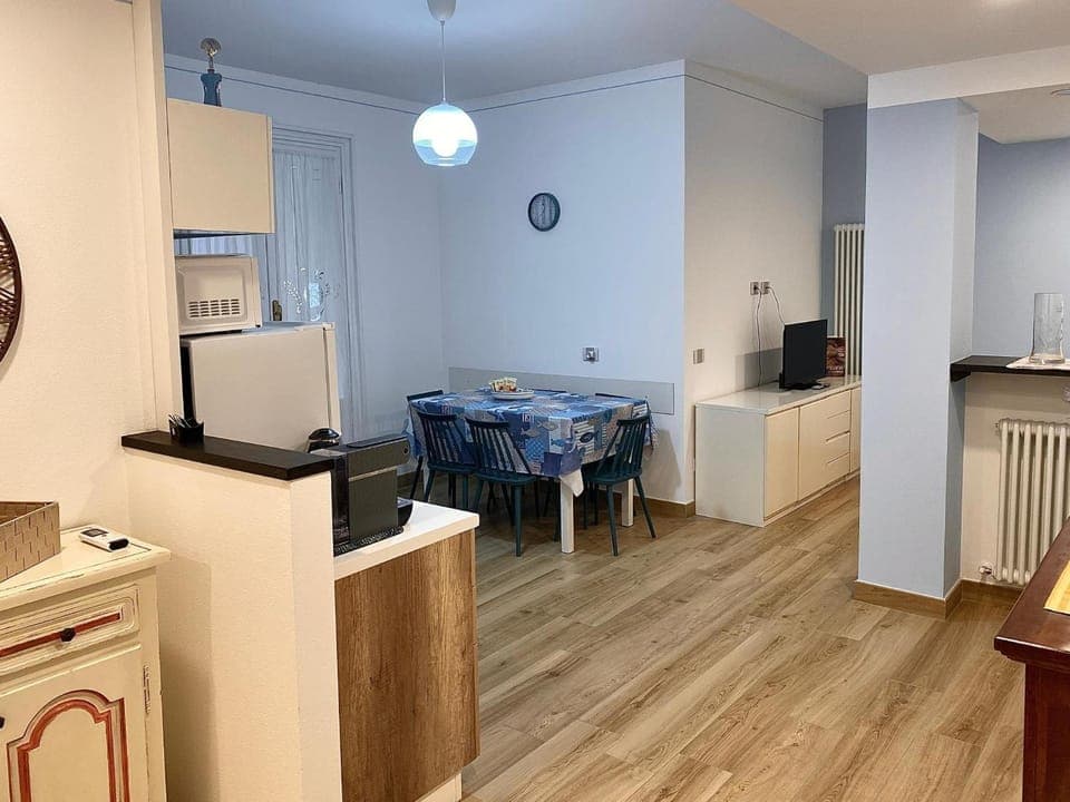 Property building, Kitchen or kitchenette, Living room