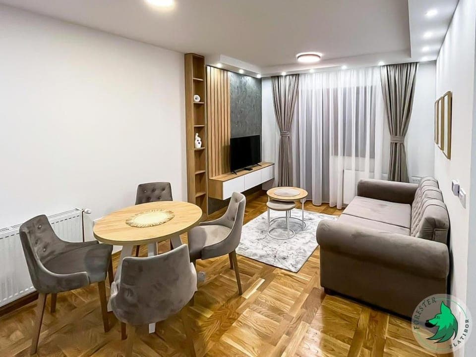 Communal lounge/ TV room, TV and multimedia, Living room, Seating area, Dining area, Evening entertainment