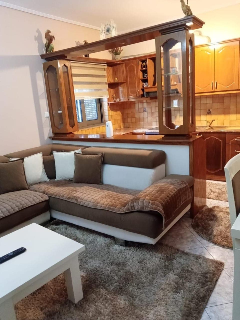 Kitchen or kitchenette, Living room, Seating area, Dining area, stove