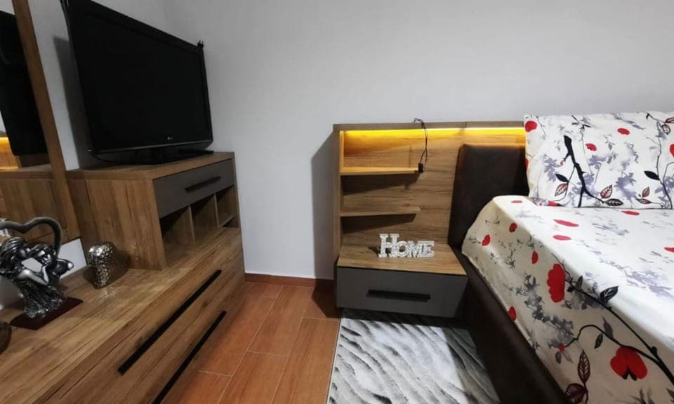 Bed, Kitchen or kitchenette, Living room, Photo of the whole room, Bedroom