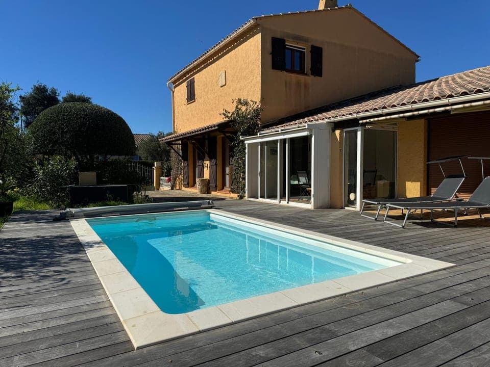 Property building, Day, Pool view, Swimming pool, sunbed