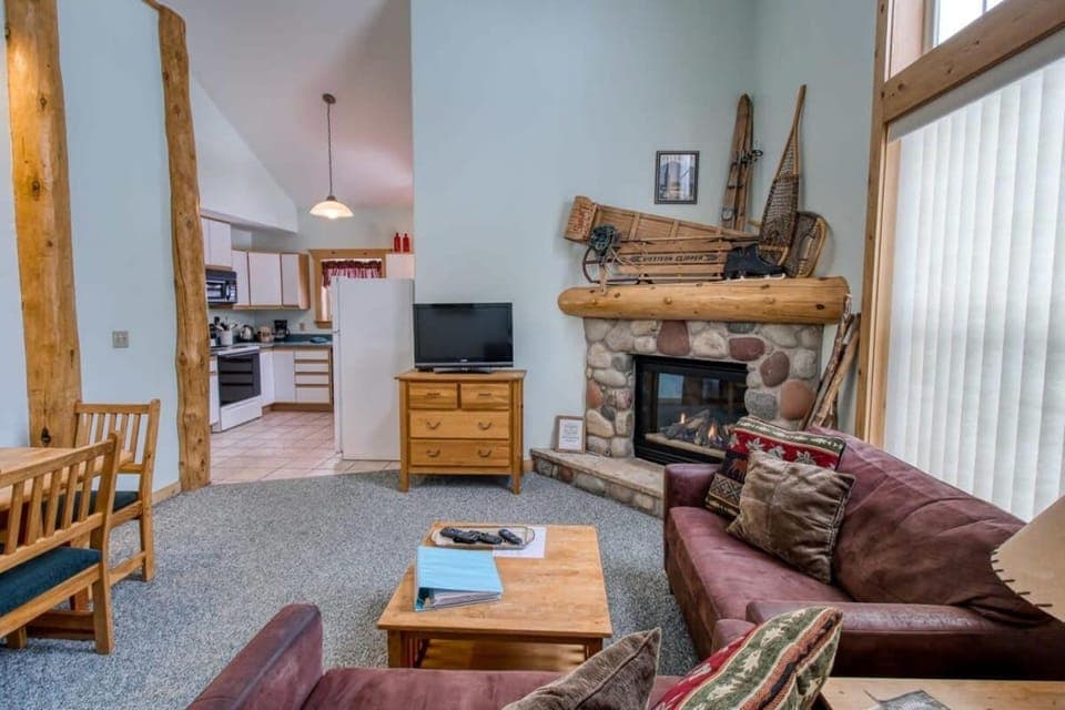 TV and multimedia, Kitchen or kitchenette, Living room, Seating area