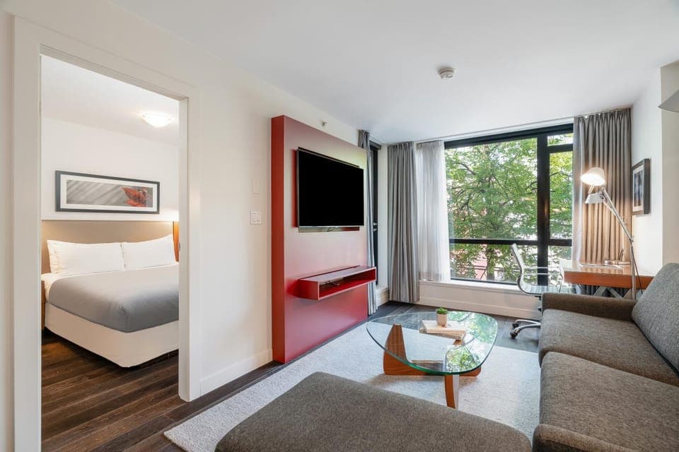 Bed, TV and multimedia, Living room, Bedroom, City view