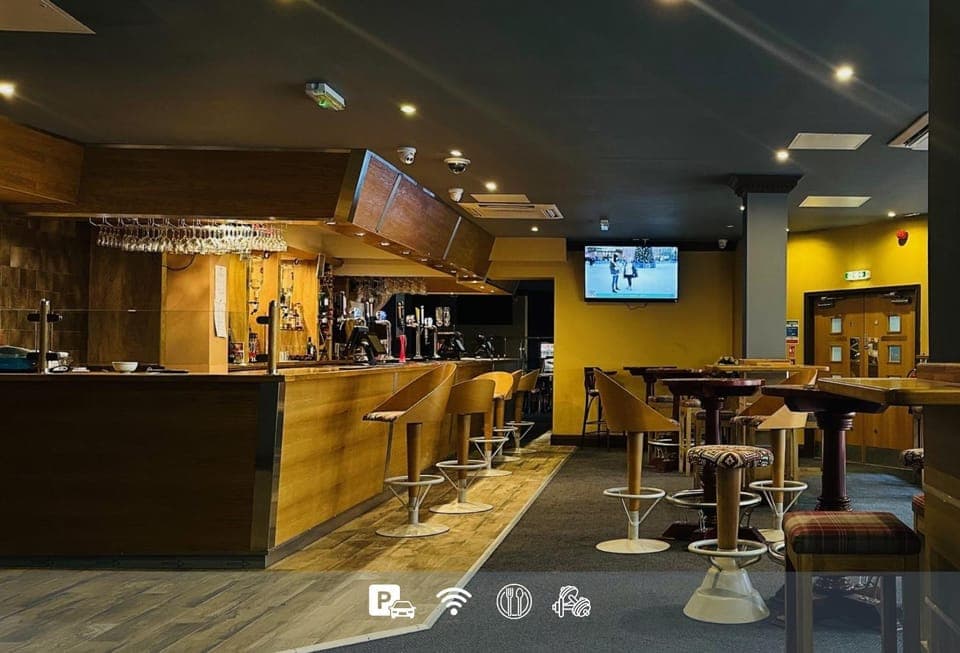 TV and multimedia, Lounge or bar, Food and drinks, Drinks