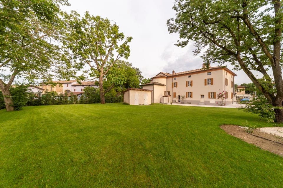 Property building, Day, Natural landscape, Garden, Garden view
