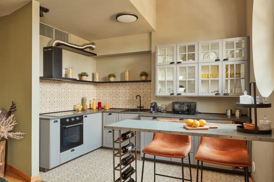 Property building, Communal lounge/ TV room, TV and multimedia, Seating area, Parking, internet, washing machine, kitchen, elevator, air conditioner