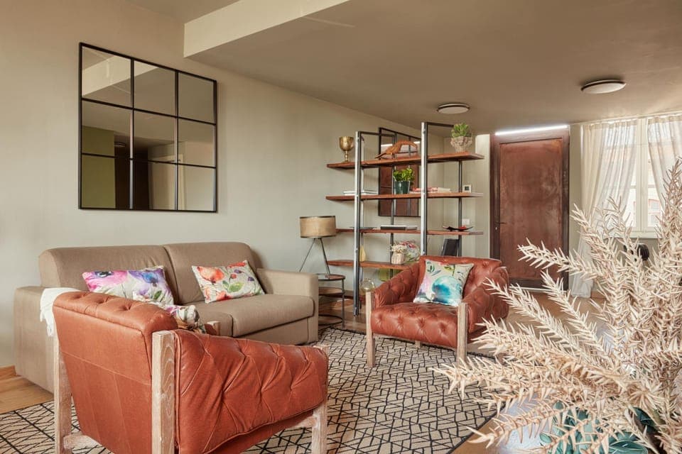 Property building, Communal lounge/ TV room, TV and multimedia, Seating area, City view, Garden view, Inner courtyard view, Parking, locker, elevator