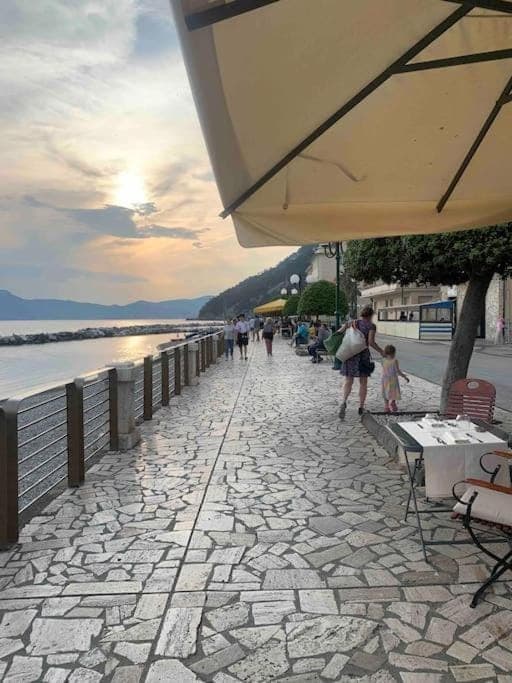 Nearby landmark, Restaurant/places to eat