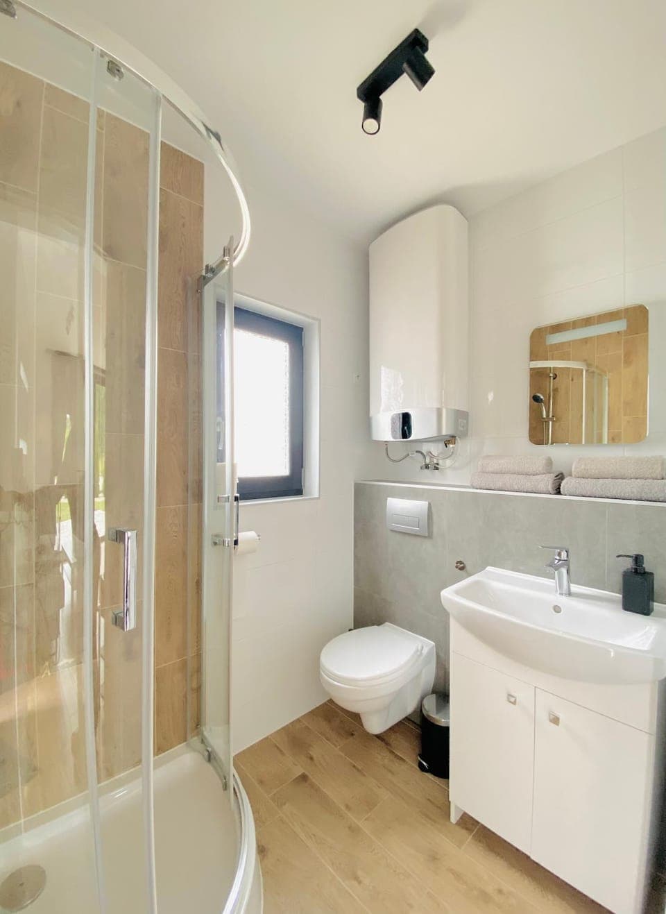 Shower, Toilet, Bathroom, towels