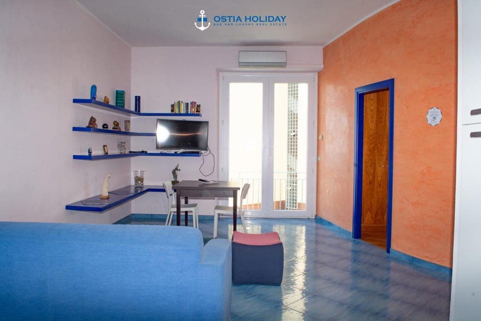 Photo of the whole room, Dining area