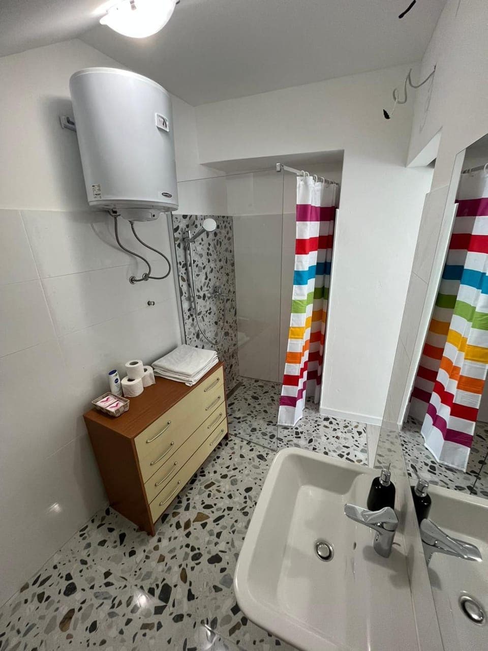 Shower, Bathroom, towels
