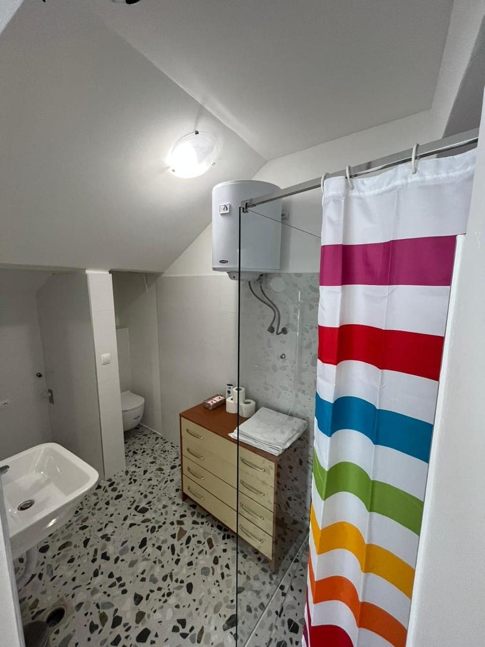 Shower, Toilet, Bathroom, towels