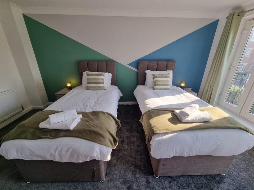 Photo of the whole room, Bedroom