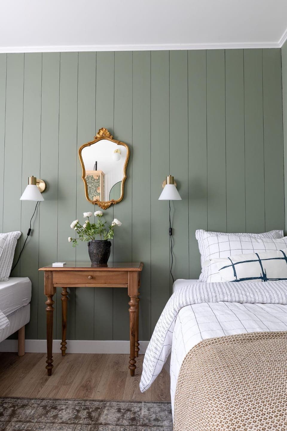 Bed, Decorative detail, Bedroom