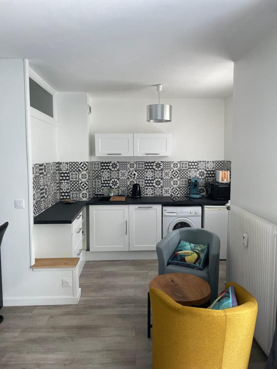 Kitchen or kitchenette, Living room, Seating area