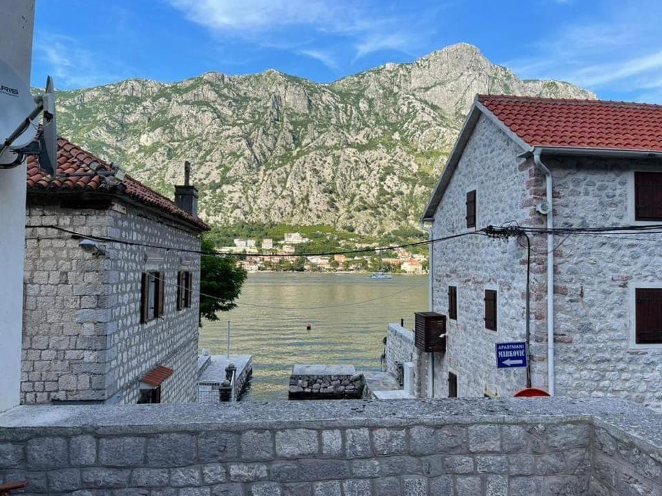 Mountain view, Sea view