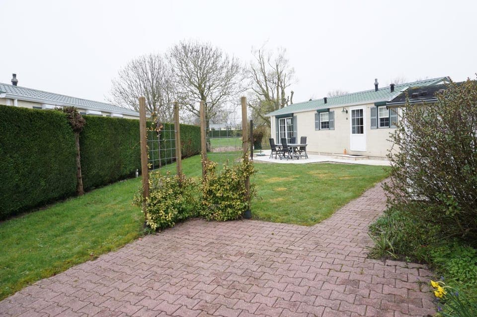 Property building, Garden, Parking