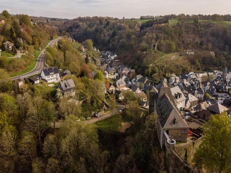 Property building, Day, Natural landscape, Bird's eye view, City view, Street view, Location