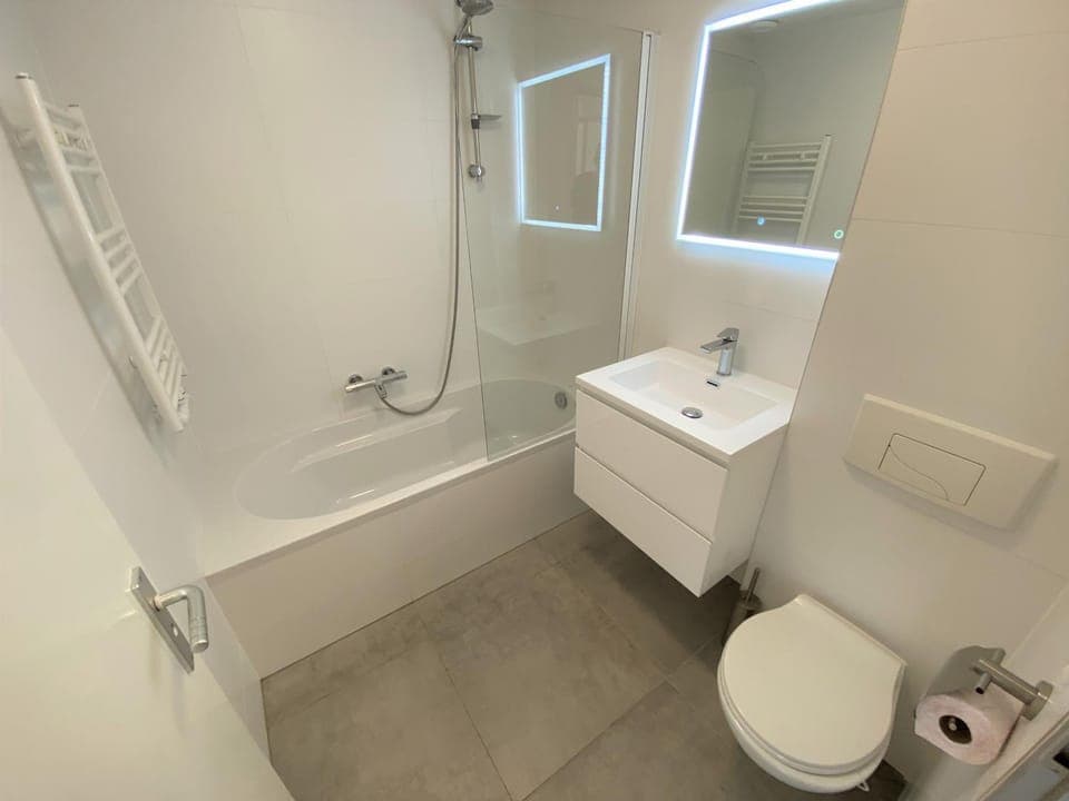 Shower, Toilet, Bathroom, Bath