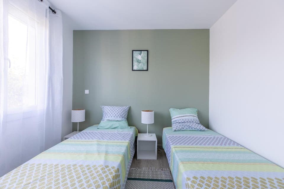 Bed, Photo of the whole room