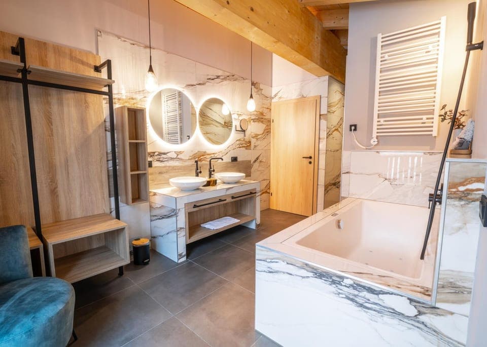 Shower, Toilet, Bathroom, Bath, towels