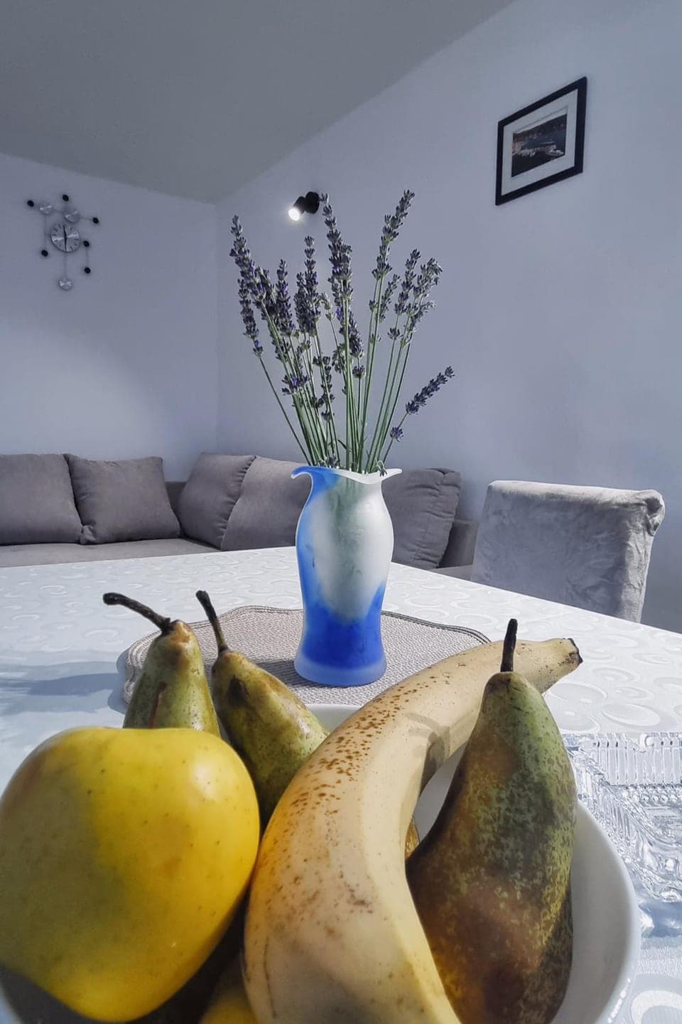 Food and drinks, Seating area, Dining area