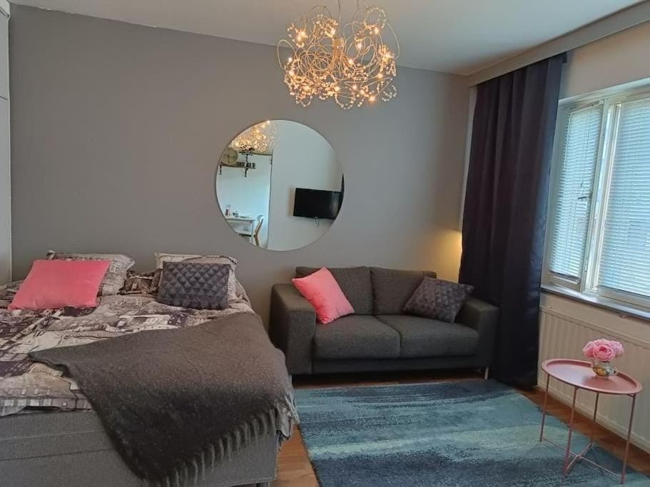 Bed, Photo of the whole room, Seating area