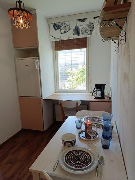 Coffee/tea facilities, Kitchen or kitchenette, Dining area, minibar