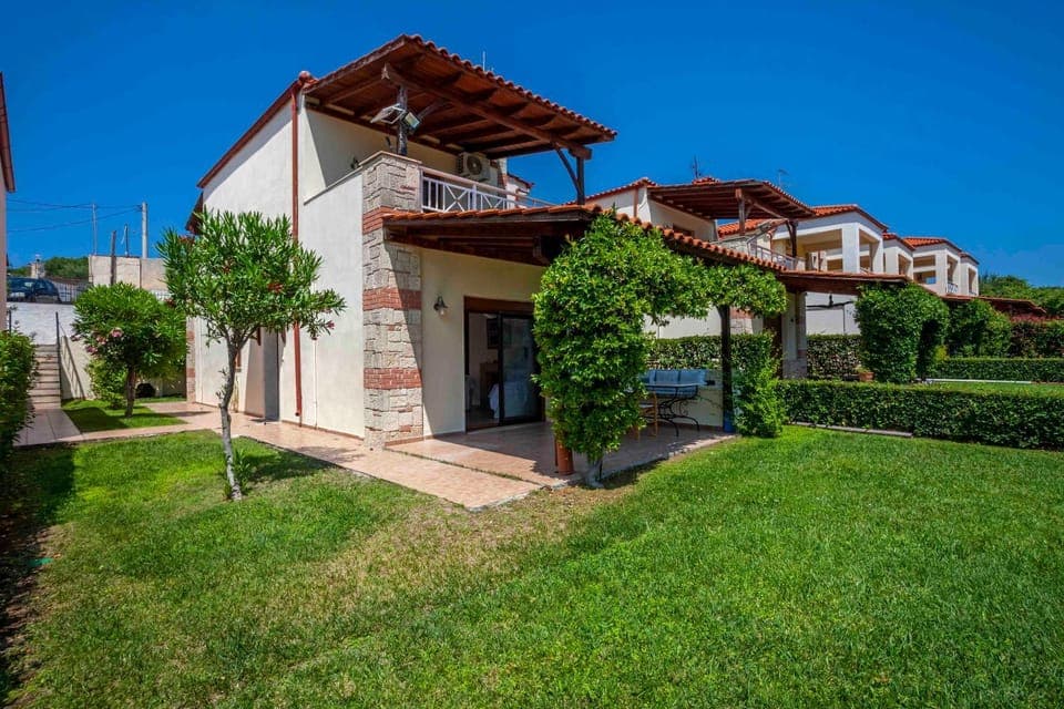 Property building, Garden, Garden view