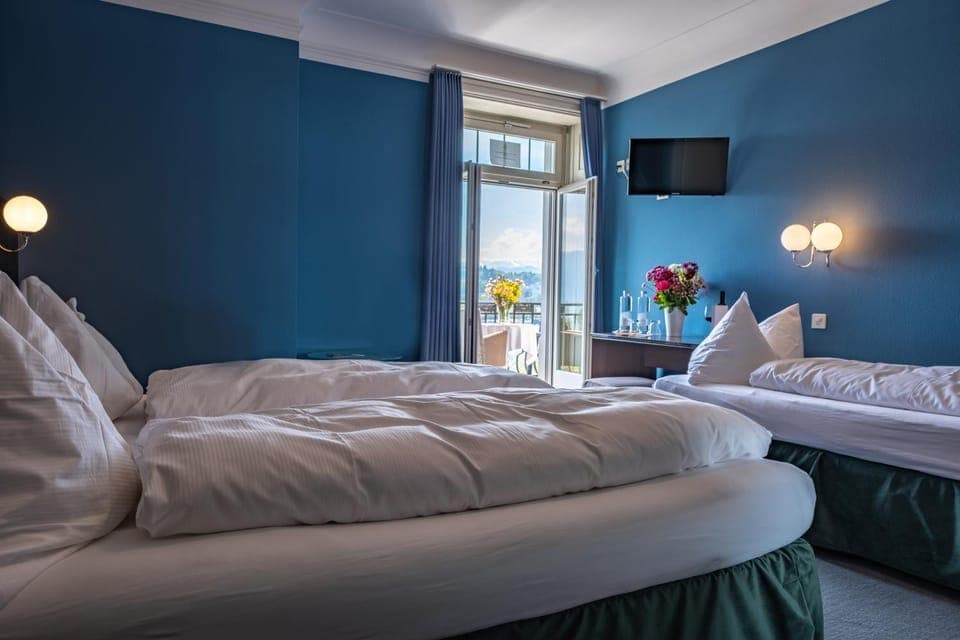 Photo of the whole room, Bedroom