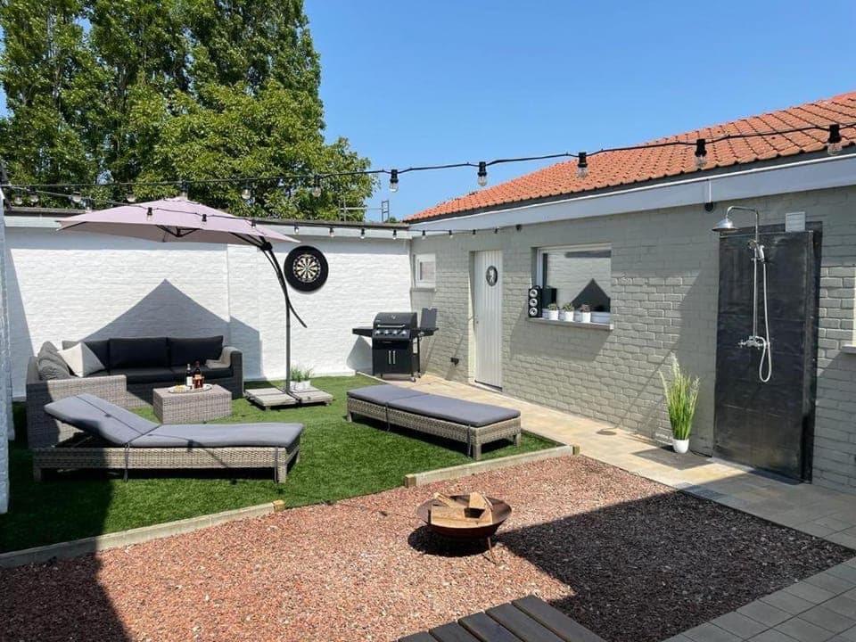 Spring, Day, Garden, Seating area, Garden view, sunbed