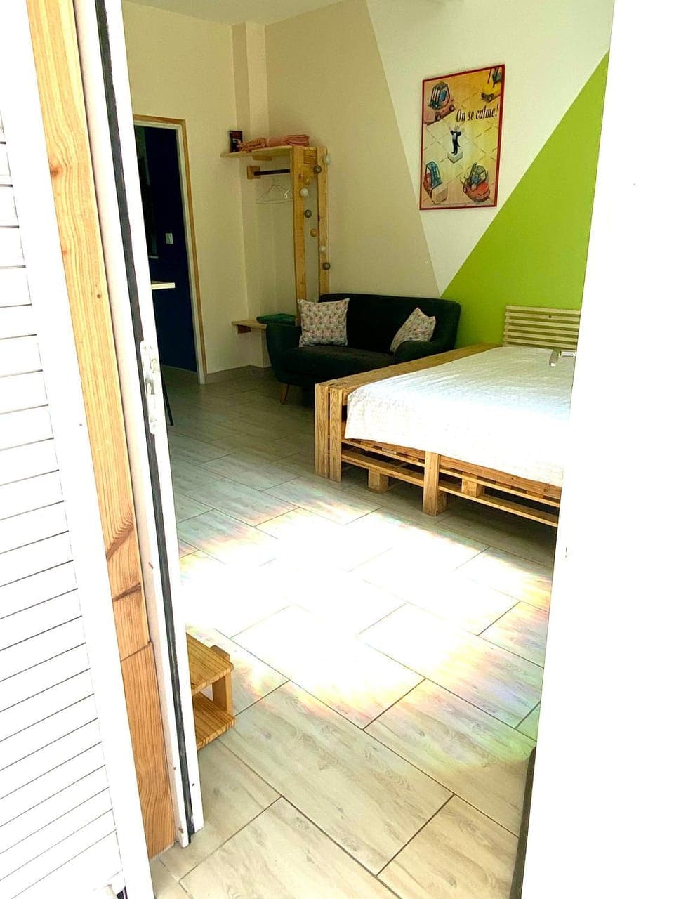 Bed, Photo of the whole room