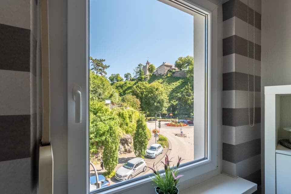 Neighbourhood, View (from property/room), City view, Street view, Location