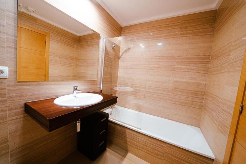 Shower, Bathroom, Bath, bidet, towels