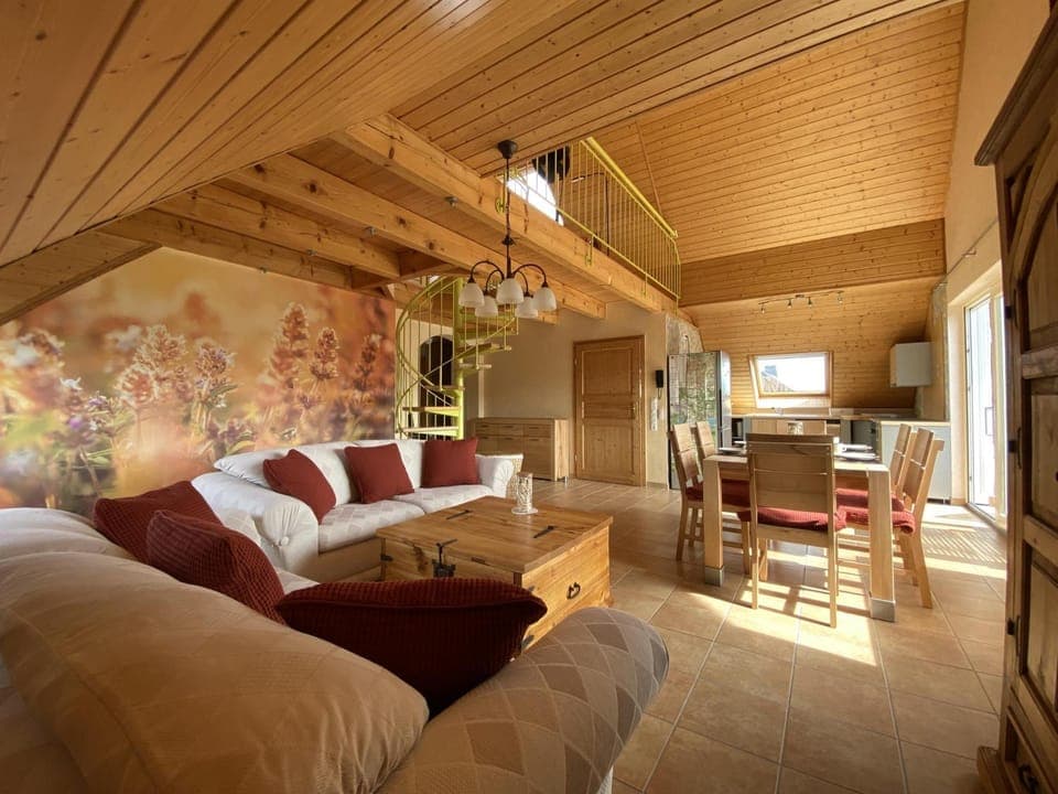 Living room, Photo of the whole room, Seating area, Dining area